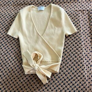 Yellow fitted v neck shirt